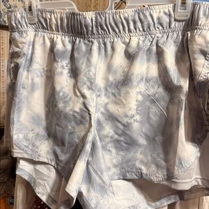 Womens NWT Athletic Works Sz XXL Running Shorts White Gray Camo